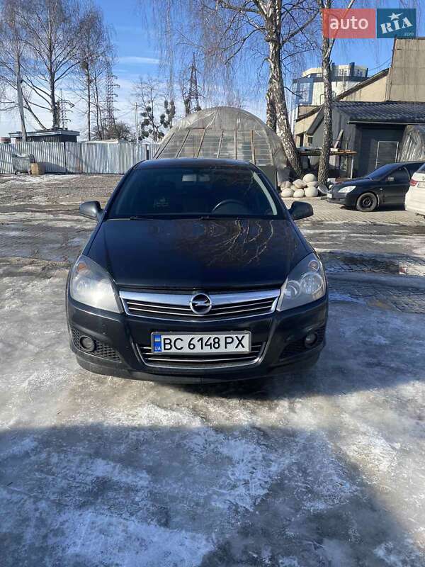 Хэтчбек Opel Astra 2013 в Львове