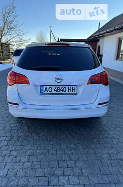 Универсал Opel Astra 2015 в Хусте