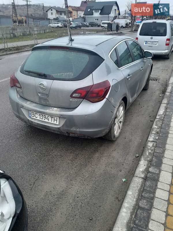 Хетчбек Opel Astra 2012 в Турці