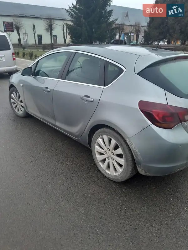 Opel Astra 2012