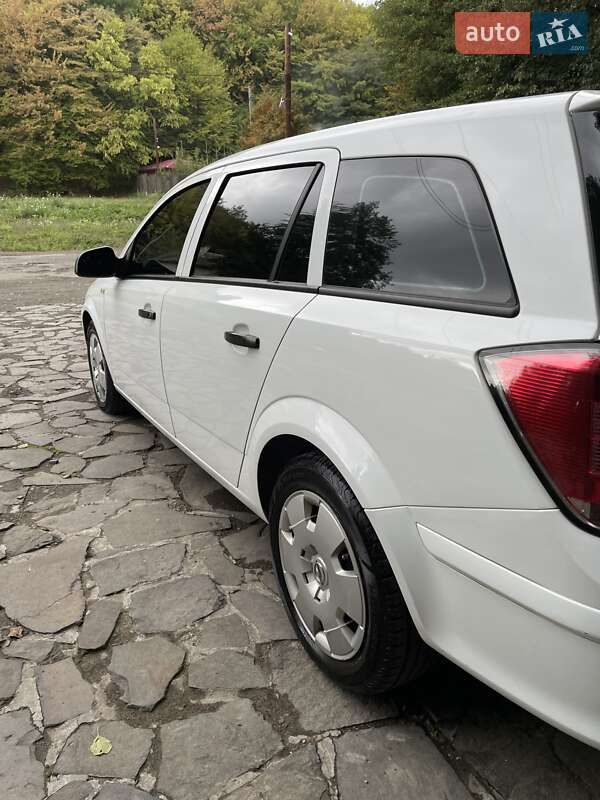 Универсал Opel Astra 2009 в Ужгороде