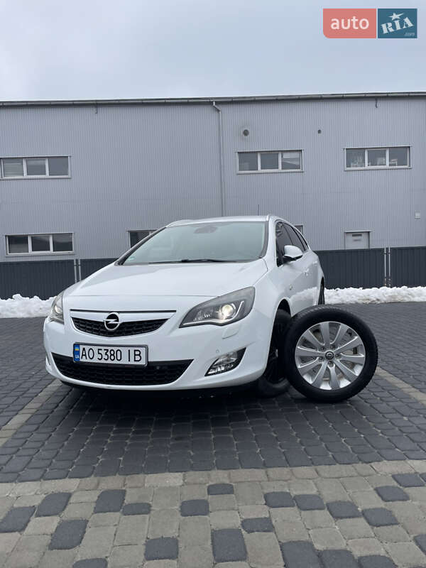 Opel Astra 2011