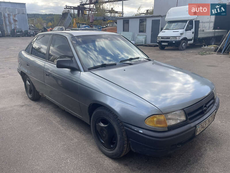 Седан Opel Astra 1992 в Львове фото Седан Opel Astra 1992 в Львове