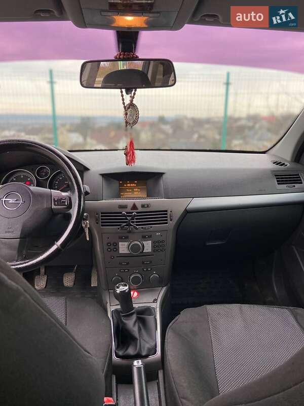 Універсал Opel Astra 2006 в Золочеві