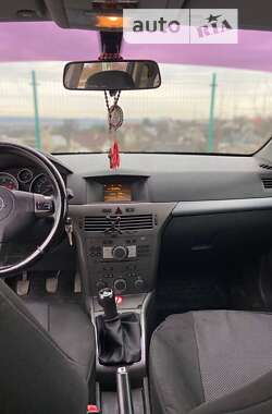 Универсал Opel Astra 2006 в Золочеве