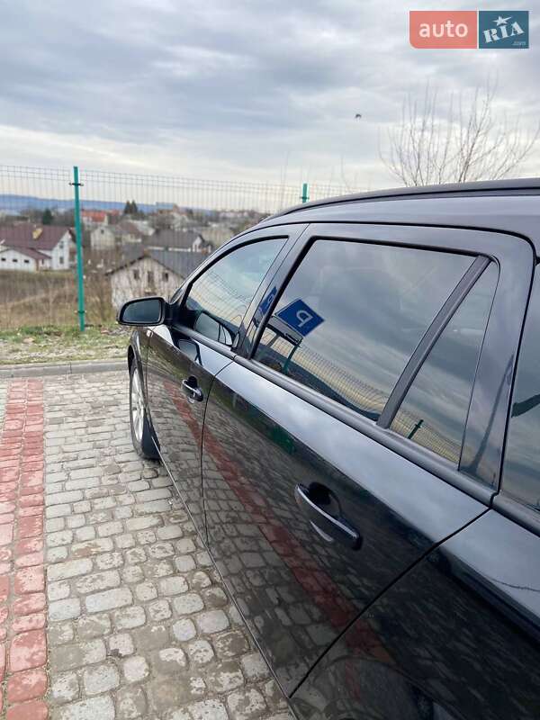 Універсал Opel Astra 2006 в Золочеві