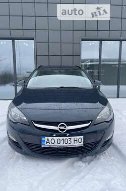 Универсал Opel Astra 2014 в Тячеве