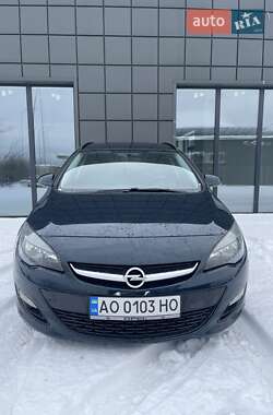 Универсал Opel Astra 2014 в Тячеве