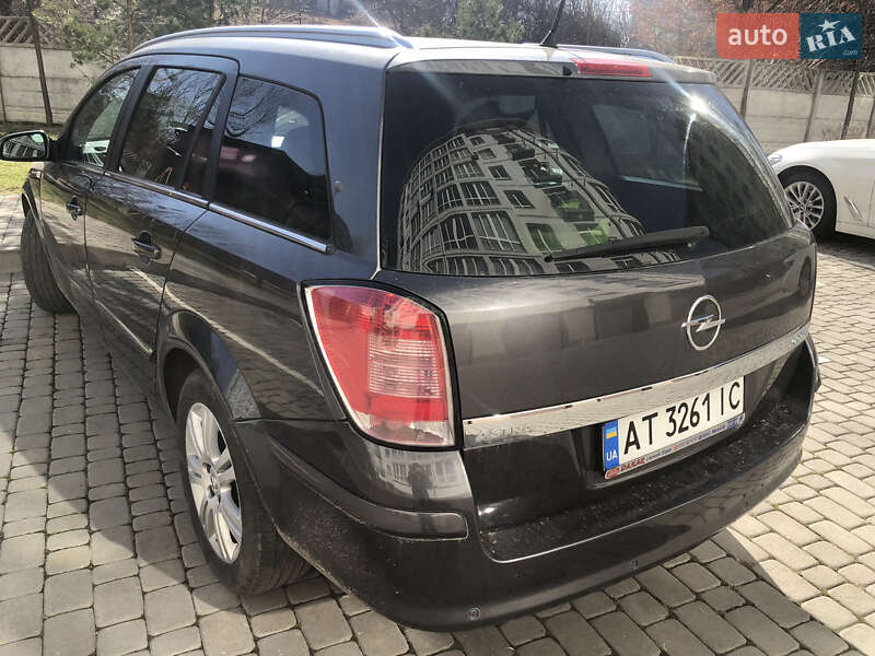 Универсал Opel Astra 2009 в Калуше