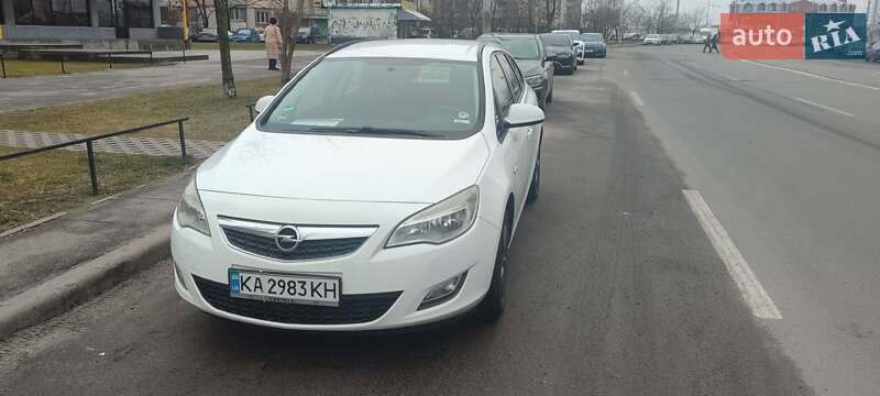 Opel Astra 2012