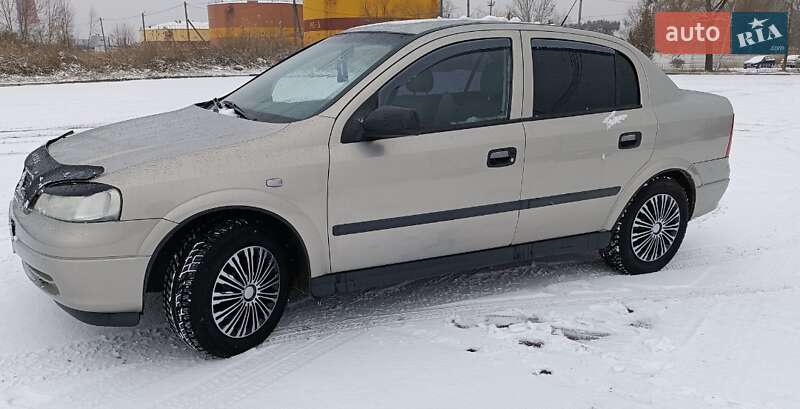 Седан Opel Astra 2006 в Валках