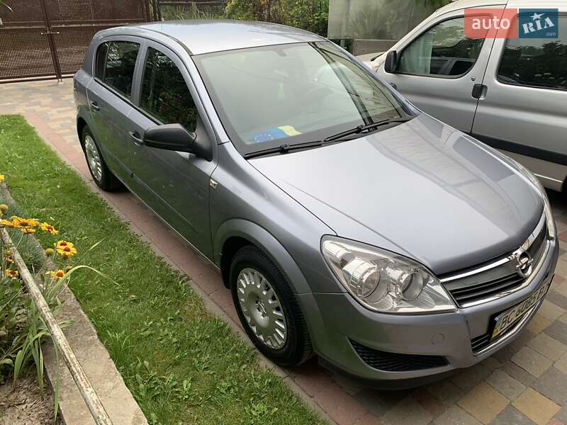 Хэтчбек Opel Astra 2008 в Львове