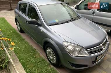 Хэтчбек Opel Astra 2008 в 