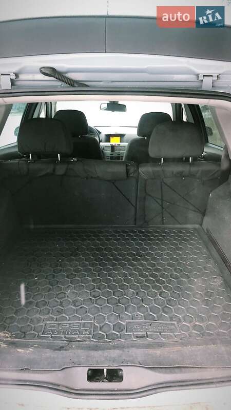 Универсал Opel Astra 2009 в Полтаве