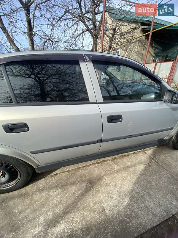 Седан Opel Astra 2006 в Тарутине