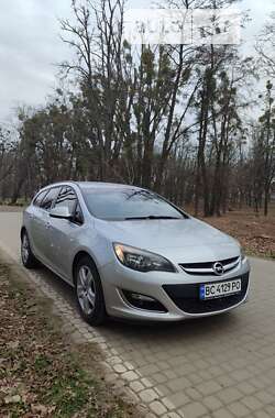 Універсал Opel Astra 2013 в Жовкві