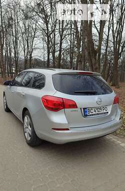 Універсал Opel Astra 2013 в Жовкві