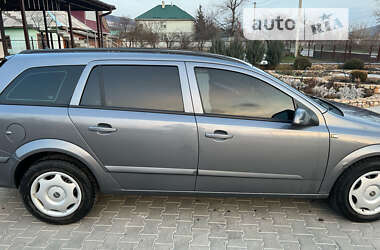 Купе Opel Astra 2006 в Могилев-Подольске