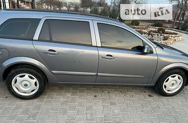 Купе Opel Astra 2006 в Могилев-Подольске