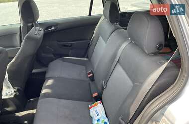 Универсал Opel Astra 2011 в Буске