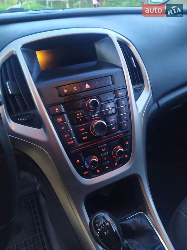 Універсал Opel Astra 2010 в Надвірній