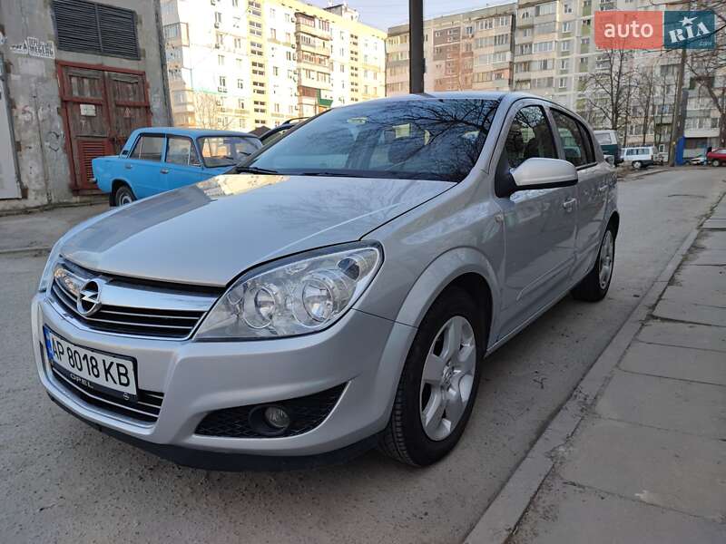 Хэтчбек Opel Astra 2007 в Запорожье