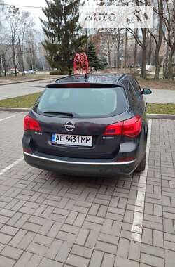 Універсал Opel Astra 2014 в Кривому Розі