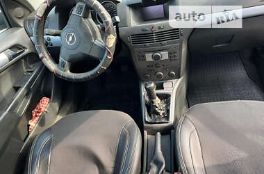 Универсал Opel Astra 2004 в Хусте
