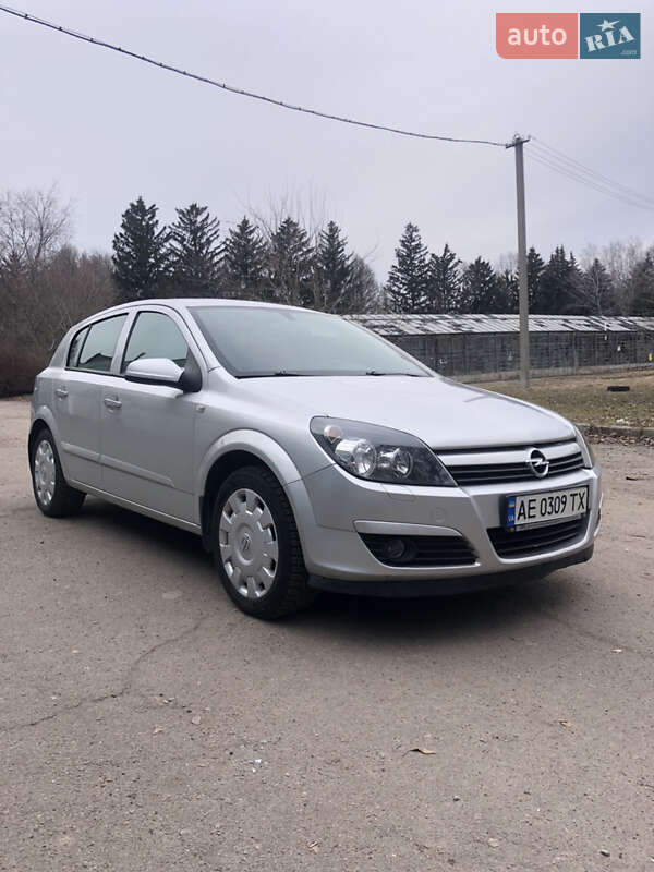 Хетчбек Opel Astra 2004 в Дніпрі