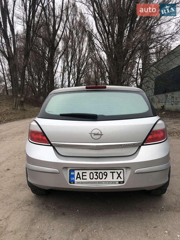 Хетчбек Opel Astra 2004 в Дніпрі