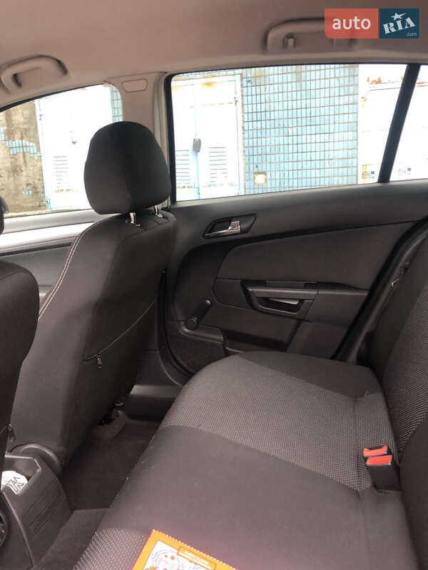 Хетчбек Opel Astra 2004 в Дніпрі