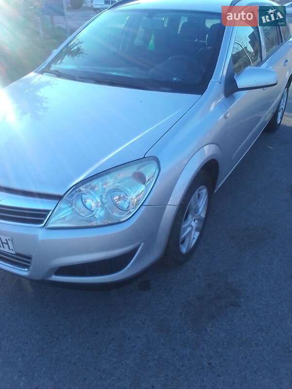 Універсал Opel Astra 2009 в Івано-Франківську