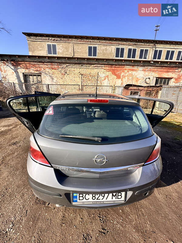 Хетчбек Opel Astra 2004 в Золочеві