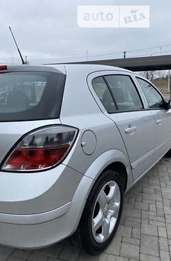 Хэтчбек Opel Astra 2007 в Львове