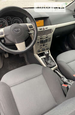 Хэтчбек Opel Astra 2007 в 