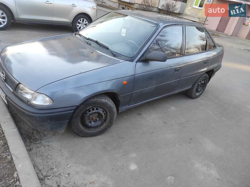 Седан Opel Astra 1995 в Харкові