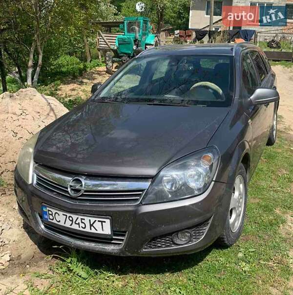 Універсал Opel Astra 2010 в Золочеві