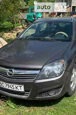 Універсал Opel Astra 2010 в Золочеві