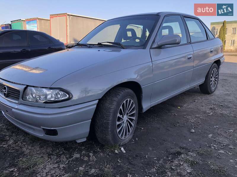 Седан Opel Astra 1995 в 