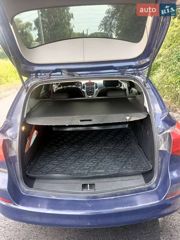 Універсал Opel Astra 2011 в Львові