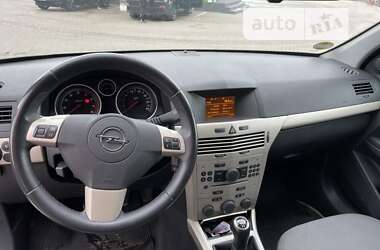 Универсал Opel Astra 2008 в Нововолынске