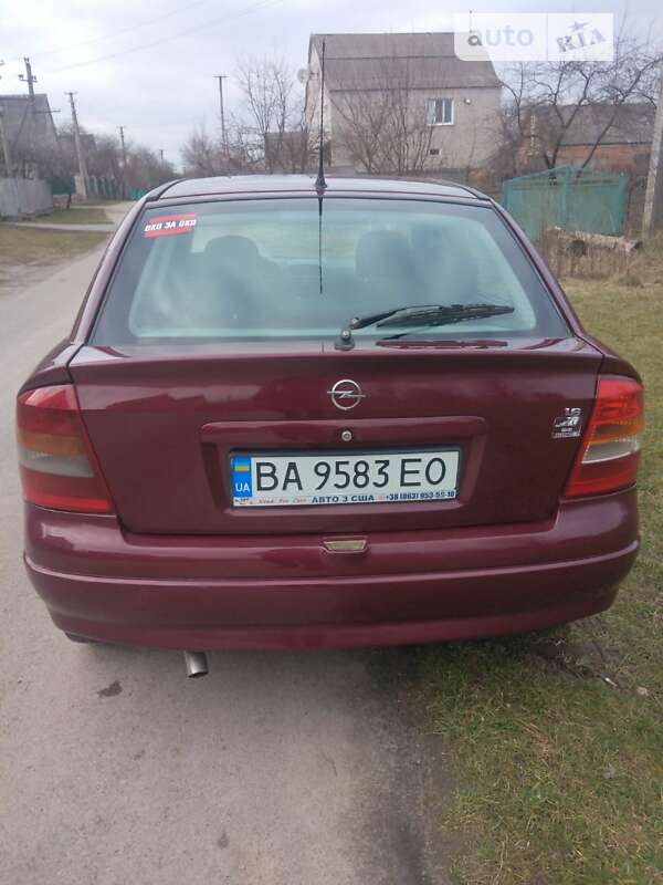 Седан Opel Astra 2003 в Богуславе