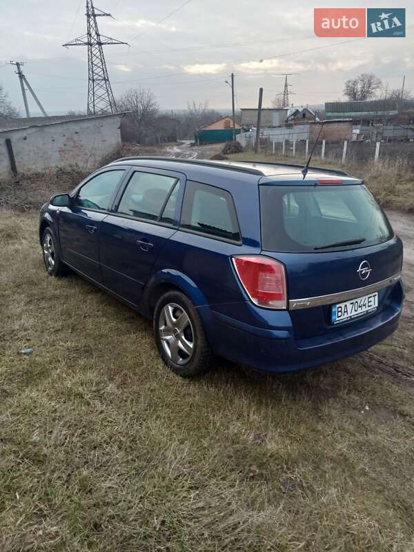 Универсал Opel Astra 2006 в Новомиргороде