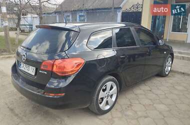 Универсал Opel Astra 2011 в 