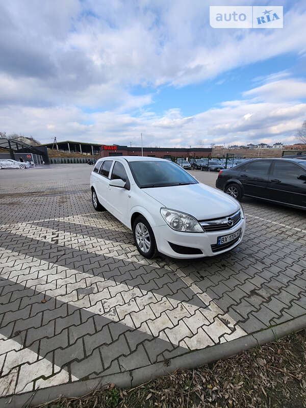 Универсал Opel Astra 2009 в Хмельницком