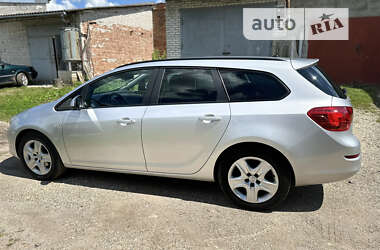 Универсал Opel Astra 2011 в Комарному