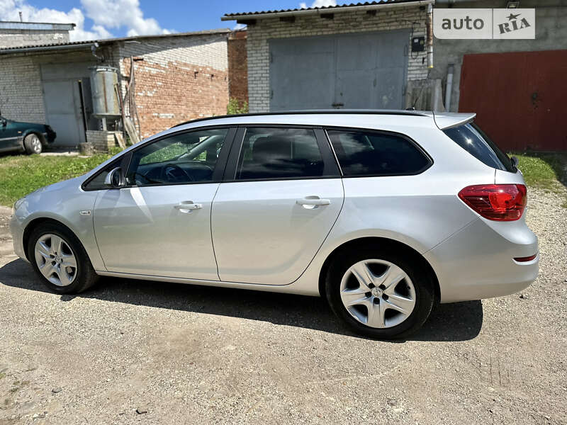 Opel Astra 2011