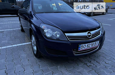 Універсал Opel Astra 2011 в Тернополі
