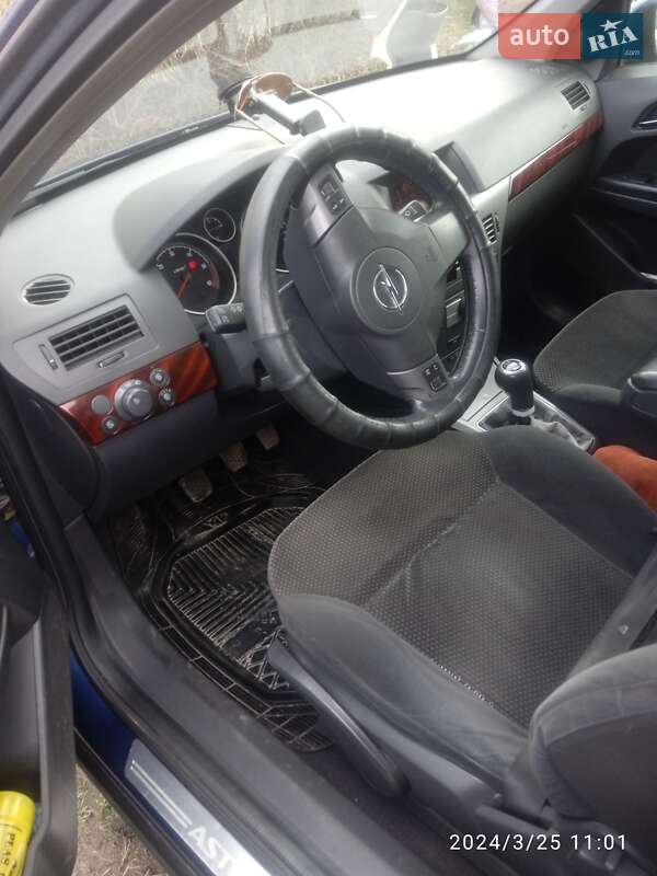 Хетчбек Opel Astra 2004 в Олевську