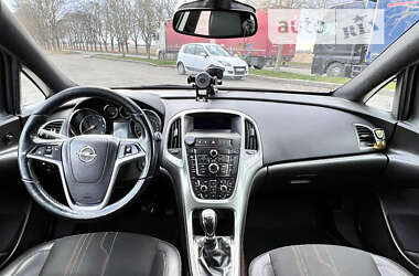 Универсал Opel Astra 2012 в Владимир-Волынском